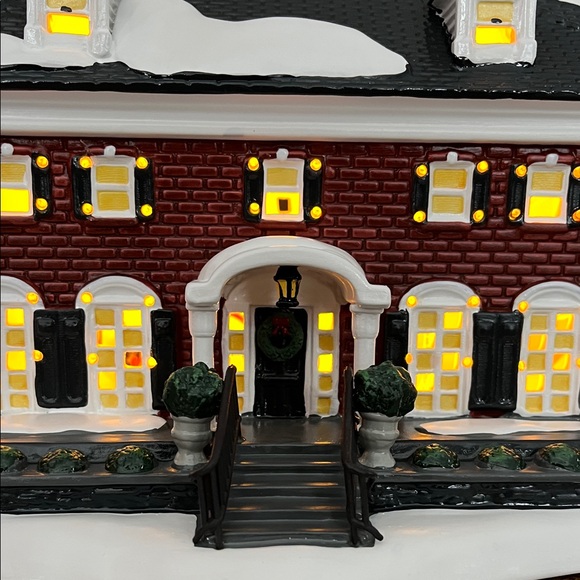 Home Alone McCallister House department 56 Snow Village - Picture 14 of 16